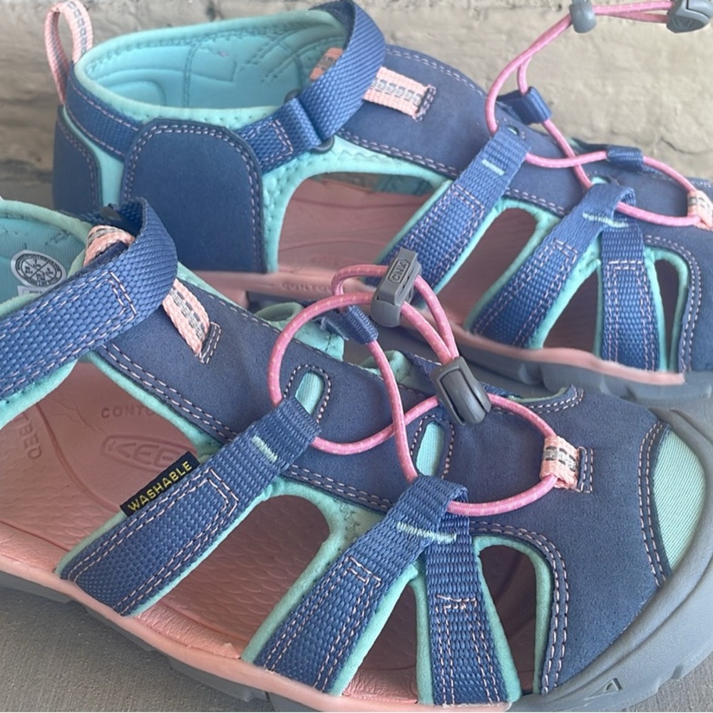 Keen’s closed toe open shoe Blue and Pink Sandals. Waterproof and washable